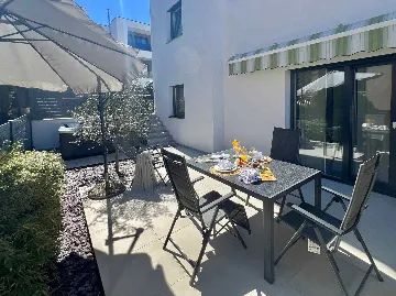 Apartment in Vantačići (Krk) for 4 Guests with Hot Tub