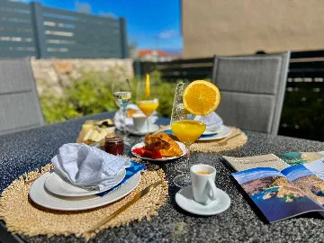 Apartment in Vantačići (Krk) for 4 Guests with Hot Tub