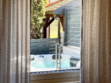 Apartment in Vantačići (Krk) for 4 Guests with Hot Tub