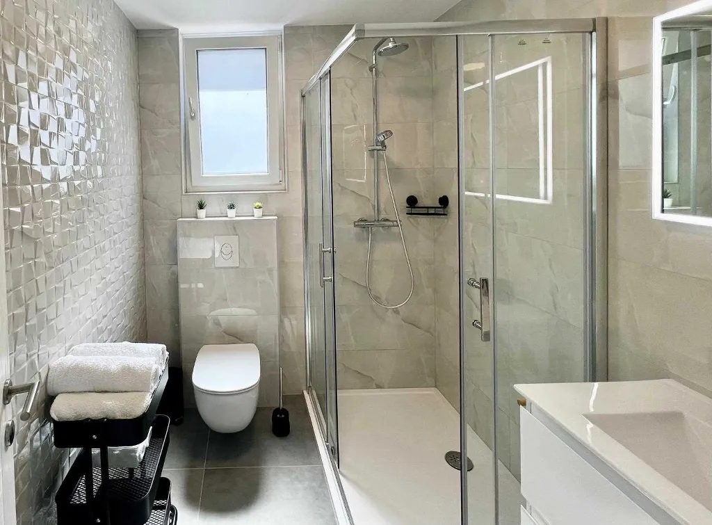 Apartment in Vantačići (Krk) for 4 Guests with Hot Tub