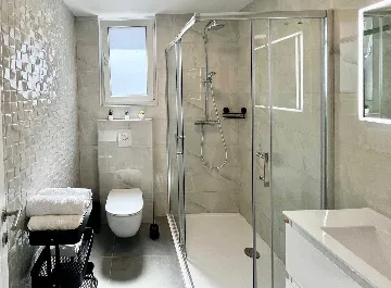 Apartment in Vantačići (Krk) for 4 Guests with Hot Tub