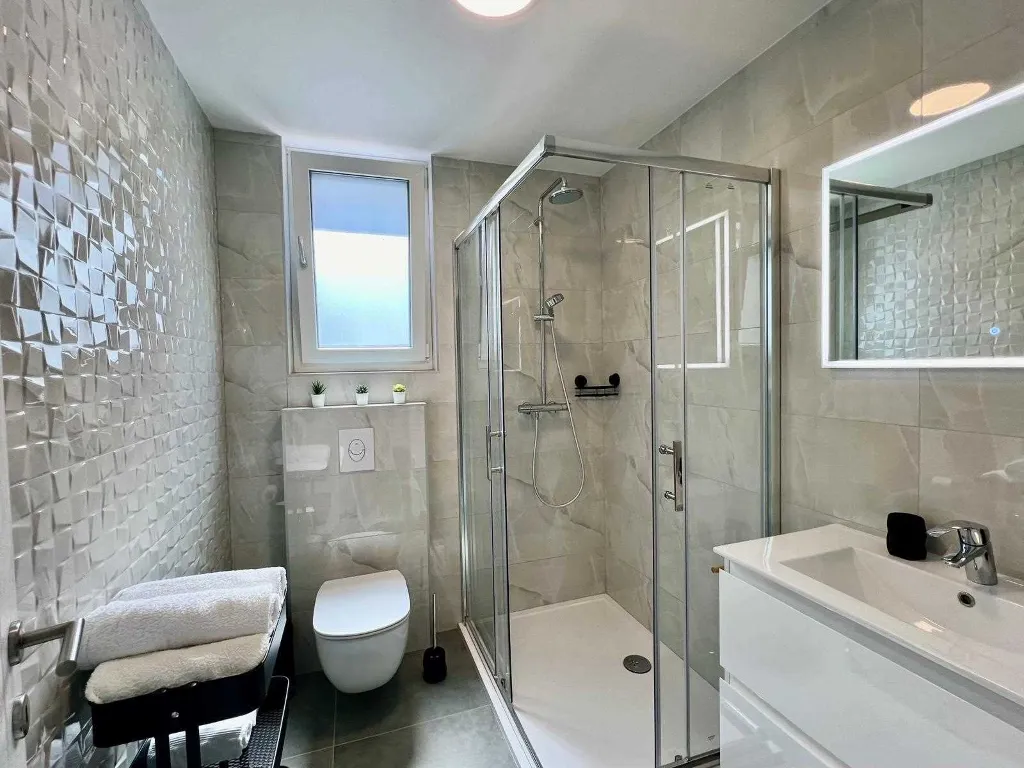 Apartment in Vantačići (Krk) for 4 Guests with Hot Tub