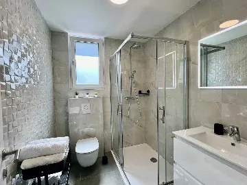 Apartment in Vantačići (Krk) for 4 Guests with Hot Tub