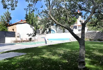 2-Bedroom Villa in Žgombići (Krk) for 6 Guests