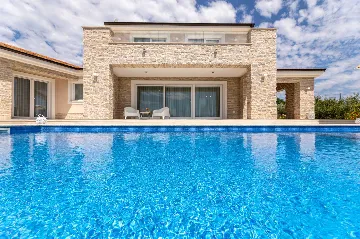 4-Bedroom Villa with Pool in Brzac (Krk)