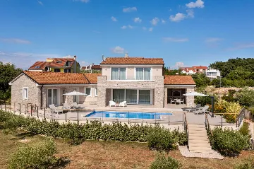 4-Bedroom Villa with Pool in Brzac (Krk)