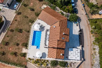 4-Bedroom Villa with Pool in Brzac (Krk)