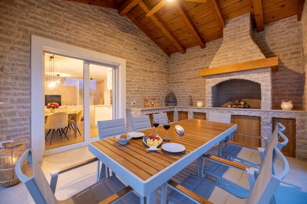 4-Bedroom Villa with Pool in Brzac (Krk)