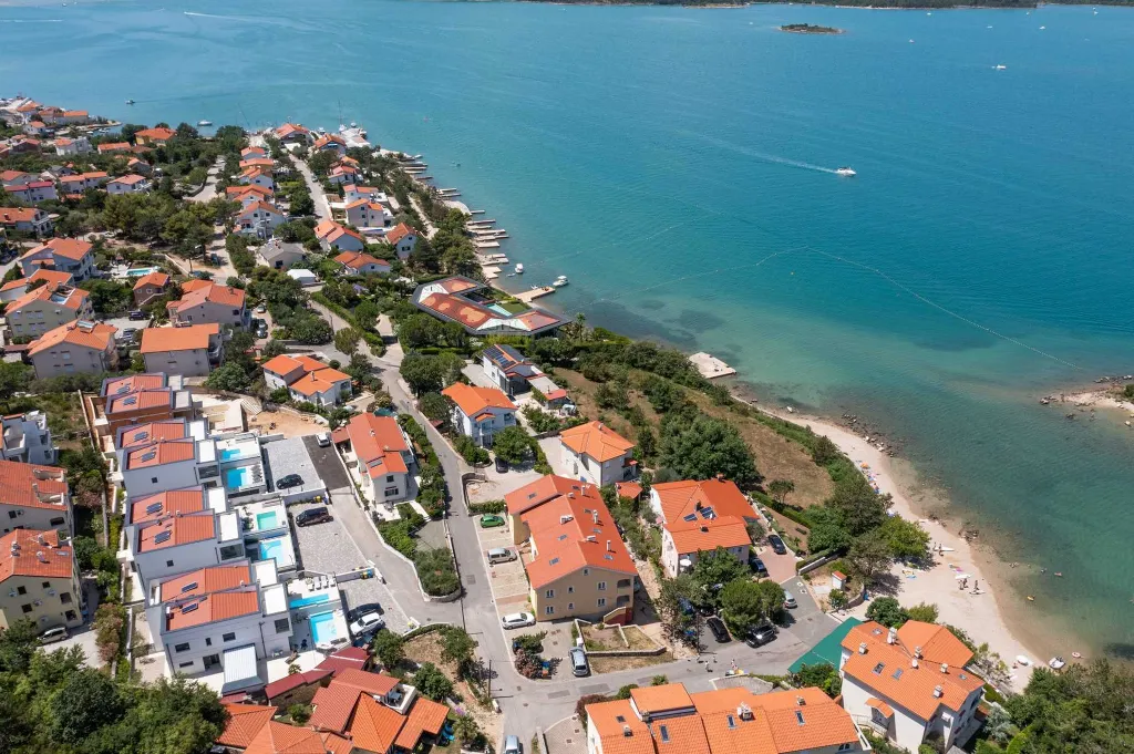 4-Bedroom Villa in Klimno (Krk) with Heated Pool