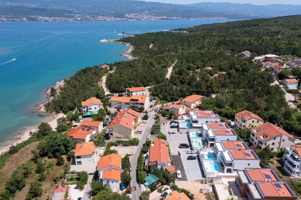 4-Bedroom Villa in Klimno (Krk) with Heated Pool