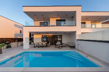 4-Bedroom Villa in Klimno (Krk) with Heated Pool