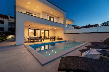 4-Bedroom Villa in Klimno (Krk) with Heated Pool