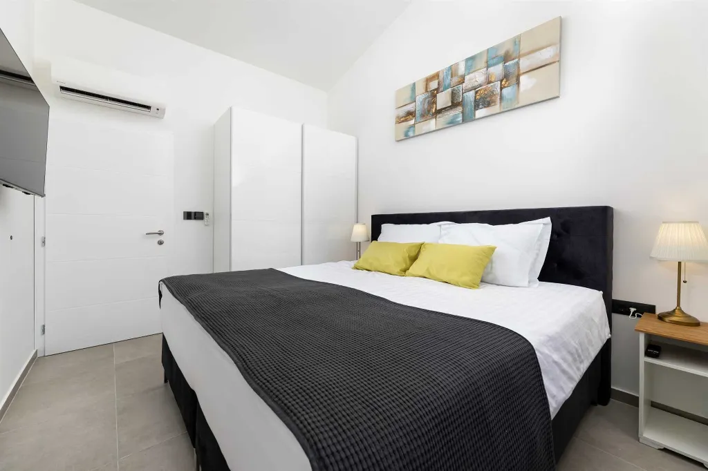 Krk 3-Bedroom Apartment with Private Jacuzzi Terrace