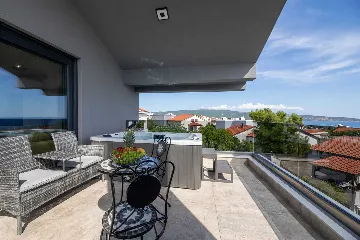Krk 3-Bedroom Apartment with Private Jacuzzi Terrace