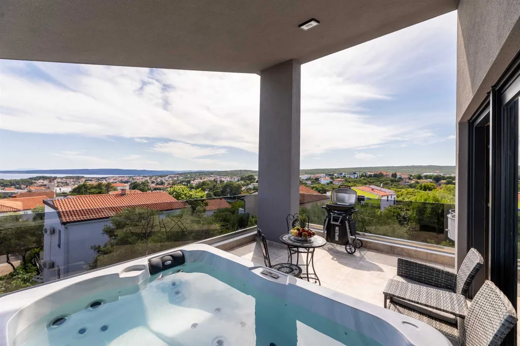 Krk 3-Bedroom Apartment with Private Jacuzzi Terrace