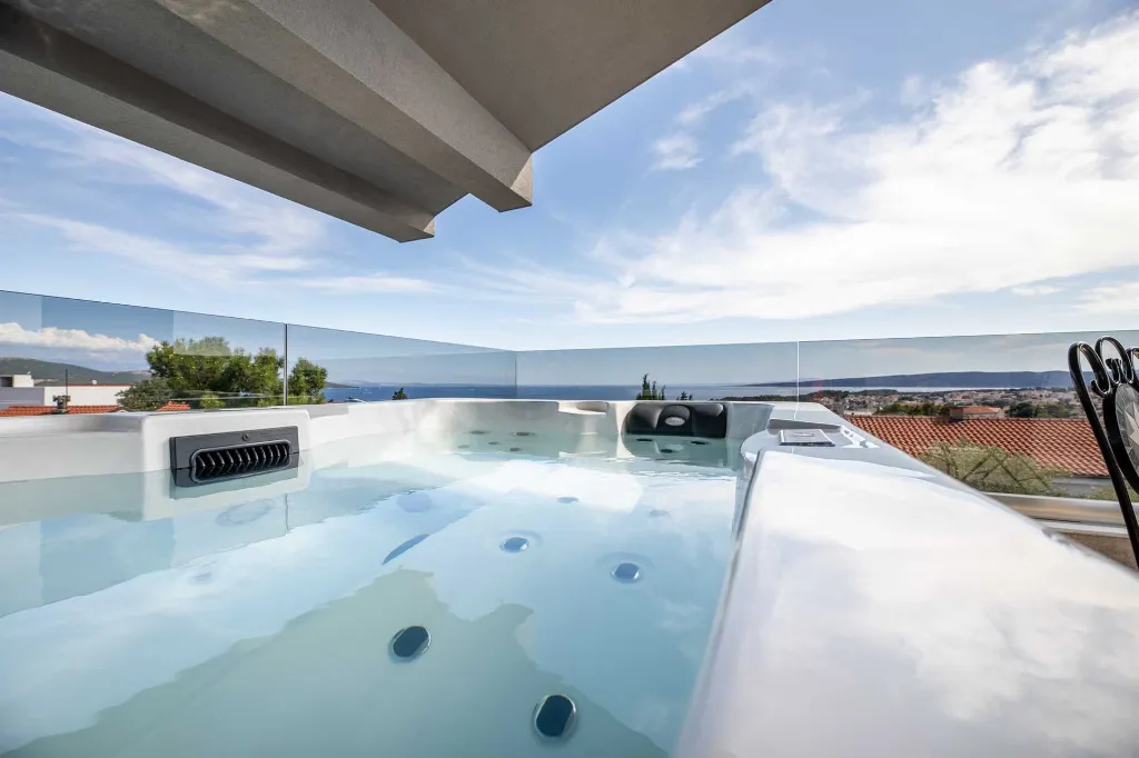Krk 3-Bedroom Apartment with Private Jacuzzi Terrace