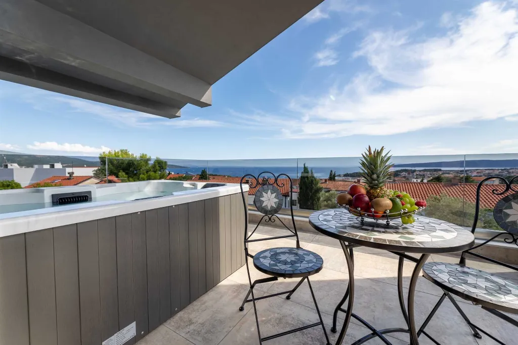 Krk 3-Bedroom Apartment with Private Jacuzzi Terrace