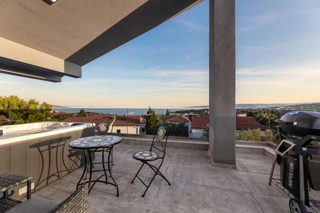 Krk 3-Bedroom Apartment with Private Jacuzzi Terrace