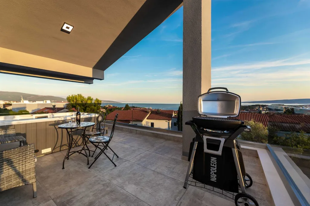 Krk 3-Bedroom Apartment with Private Jacuzzi Terrace