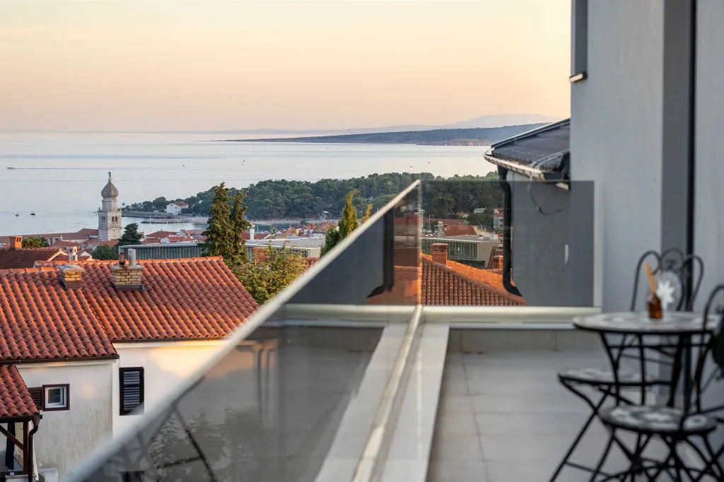 Krk 3-Bedroom Apartment with Private Jacuzzi Terrace