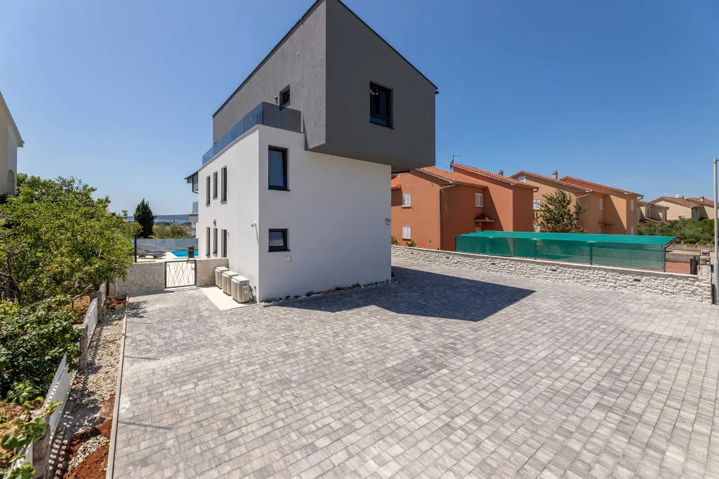 Krk 3-Bedroom Apartment with Private Jacuzzi Terrace