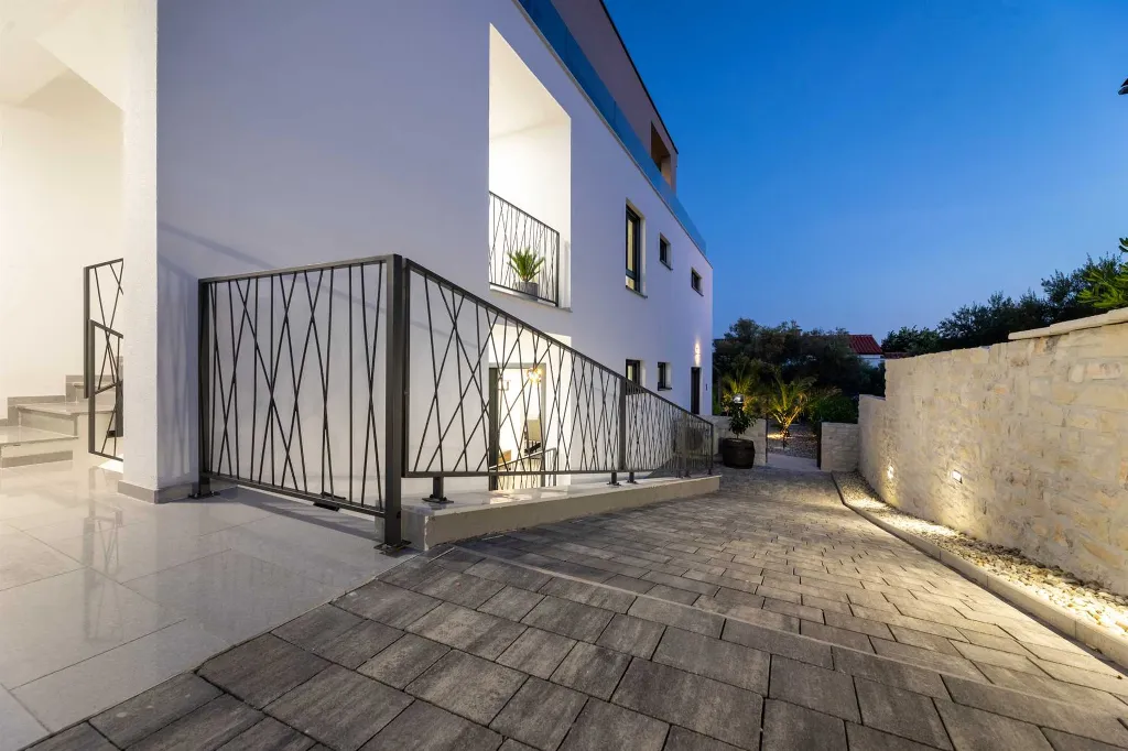 Krk 3-Bedroom Apartment with Private Jacuzzi Terrace
