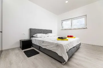 Heated Pool Villa in Hlapa for 8 Guests