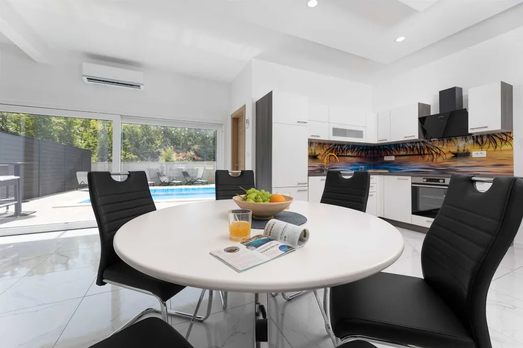 Heated Pool Villa in Hlapa for 8 Guests