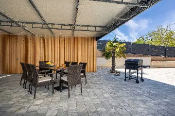 Heated Pool Villa in Hlapa for 8 Guests