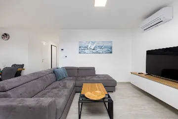 2-Bedroom Apartment in Vantačići (Krk) for 6