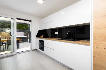 Jacuzzi Apartment in Vantačići (Krk) for 4