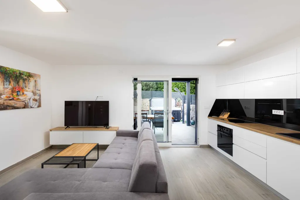 Jacuzzi Apartment in Vantačići (Krk) for 4