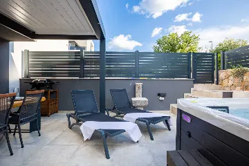 Jacuzzi Apartment in Vantačići (Krk) for 4