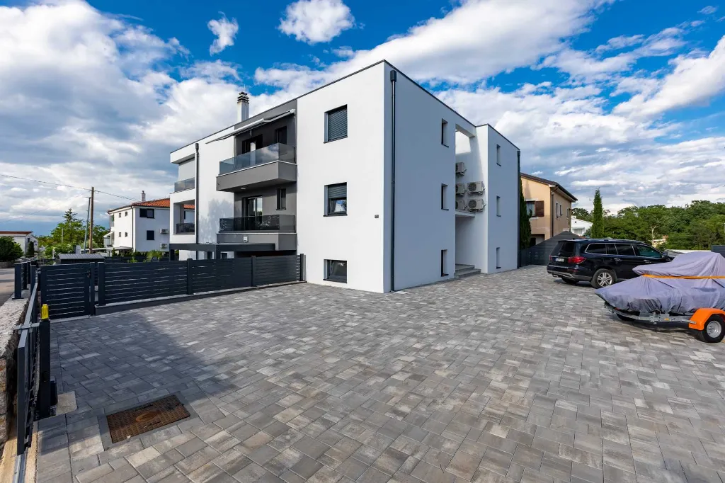Jacuzzi Apartment in Vantačići (Krk) for 4