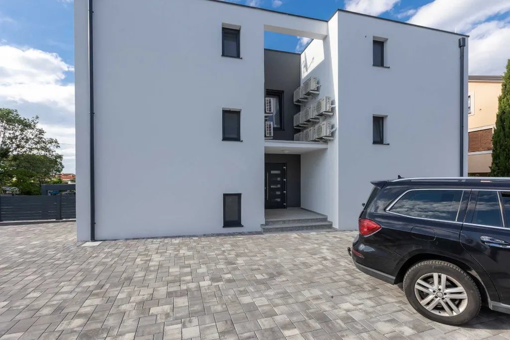 Jacuzzi Apartment in Vantačići (Krk) for 4