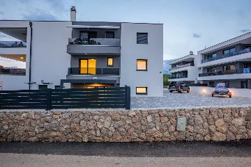 Jacuzzi Apartment in Vantačići (Krk) for 4