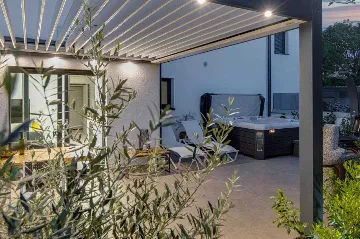 Apartment in Vantačići (Krk) with Private Jacuzzi for 4