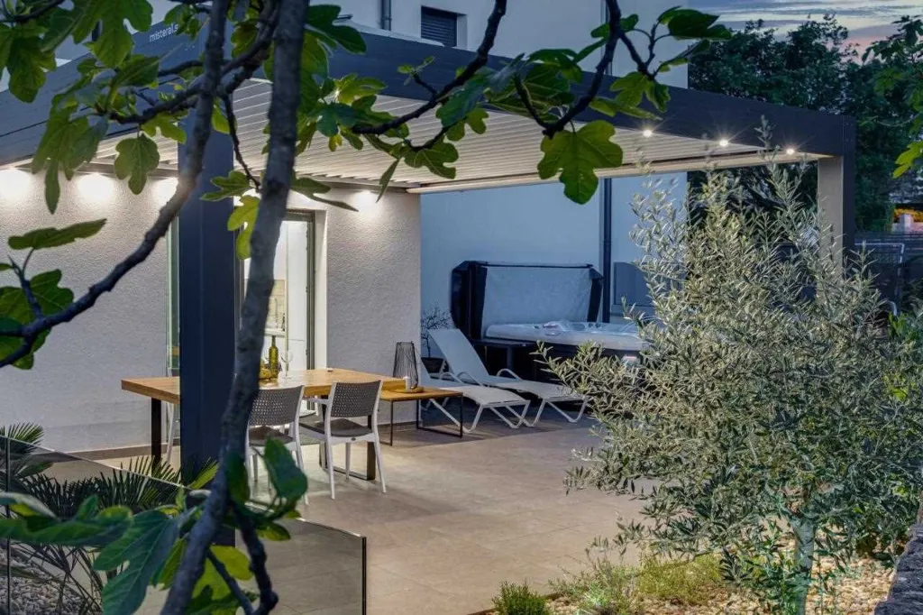 Apartment in Vantačići (Krk) with Private Jacuzzi for 4