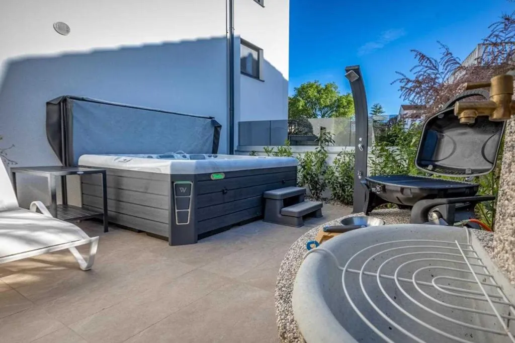 Apartment in Vantačići (Krk) with Private Jacuzzi for 4