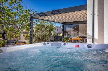 Apartment in Vantačići (Krk) with Private Jacuzzi for 4