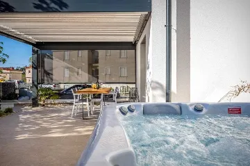 Apartment in Vantačići (Krk) with Private Jacuzzi for 4