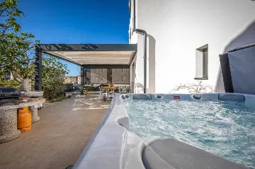 Apartment in Vantačići (Krk) with Private Jacuzzi for 4