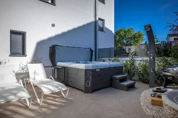 Apartment in Vantačići (Krk) with Private Jacuzzi for 4