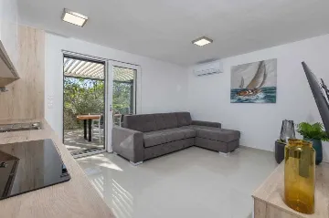 Apartment in Vantačići (Krk) with Private Jacuzzi for 4