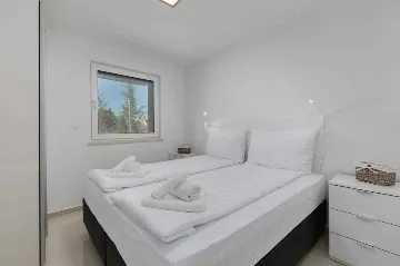 Apartment in Vantačići (Krk) with Private Jacuzzi for 4