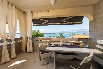 Sea View Apartment in Klimno (Krk) for 6 Guests