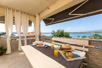 Sea View Apartment in Klimno (Krk) for 6 Guests