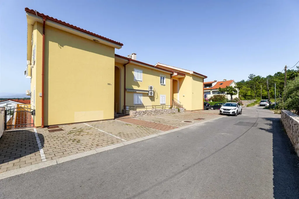 Sea View Apartment in Klimno (Krk) for 6 Guests