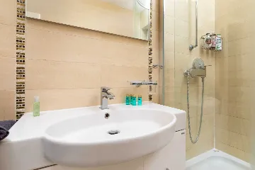 Sea View Apartment in Klimno (Krk) for 6 Guests