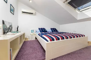 Sea View Apartment in Klimno (Krk) for 6 Guests